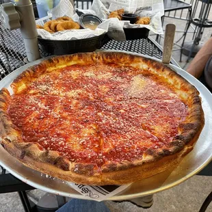 Deep dish 14&quot; pepperoni &amp; chesse with easy on sauce. Yummy the crust was perfect.