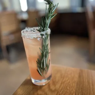 Salty Dog (grapefruit, Tito&apos;s vodka and salt) - excellent!