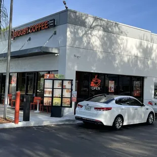 Here is the look from the outside. Has a nice drive thru area and menu.