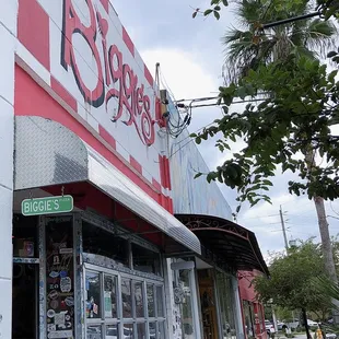 the outside of the restaurant