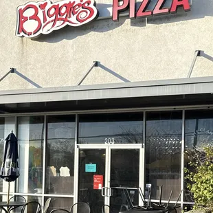 Let&apos;sヽ(*‿*)ノgo in! #SupportLocal @ Biggie&apos;s Pizza-Beach Blvd.