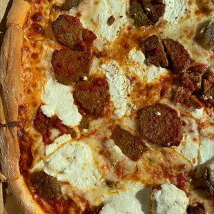 The meatball pizza