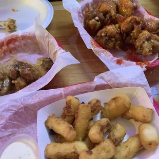 Fresh unfrozen curds with the wingzzzzz!