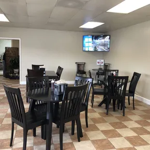 Absolutely no ambience