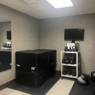 Matts, kettle bells etc