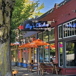 the outside of a restaurant