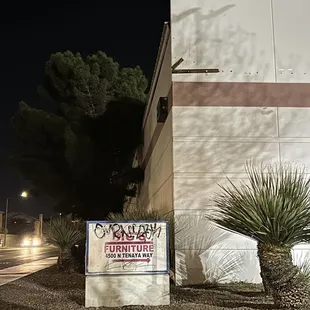 What a shame can't even upkeep building even paint looks depressing. Graffiti on sign and side of building FOREVER.