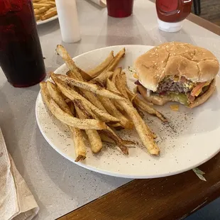 Cheeseburger with fries