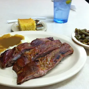 3 big old smoked ribs and mashed and String Beans with bits of bacon and ham!!! Yum!