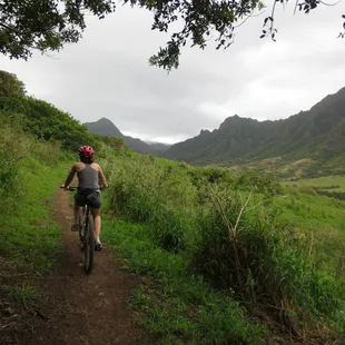 Dirt Trail Mountain Biking Tour with Bike Hawaii