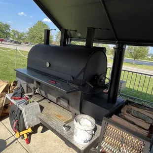 a bbq with a grill on it