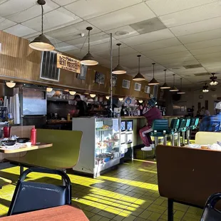 the interior of bill &amp; fran's