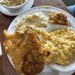 Fried chicken, Mac and cheese, creamed corn