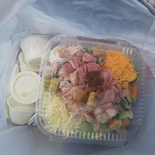 I do mean the best chef salads in town. Bonus is they make there Ranch dressing!!!!!
