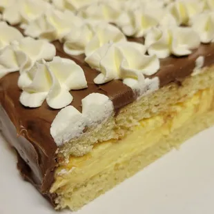 BOSTON CREAM CAKE