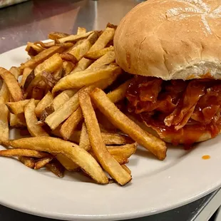 Pulled Pork BBQ with fries