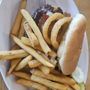 Hamburger &amp; fries
