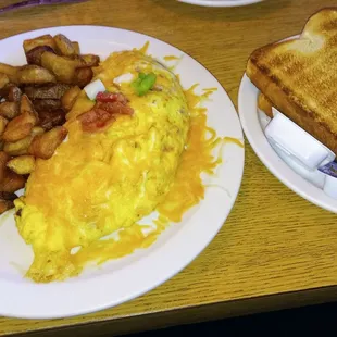 Colorado omelet with sourdough toast, and homefries. Really good.