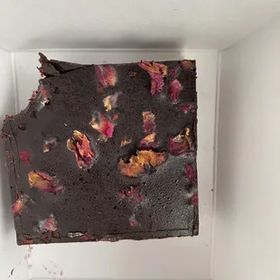 Rose power brownie