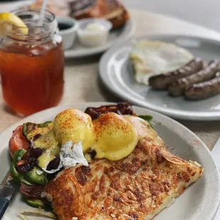 California Benedict, Two Eggs with Link Sausage and French Toast, Ice Tea @lesminaddio