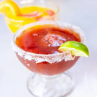 a close up of a margarita