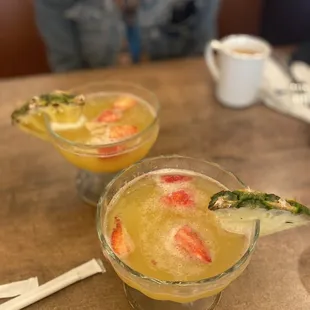 Peach&amp; and pineapple mimosas