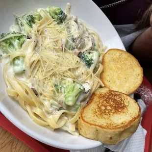 Broccoli Fettuccine Alfredo with Chicken