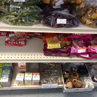 Yerba mate, alfajores, biscochos, dulce de batata, dulce de leche, budines, pepas, Maza para tartas, empanadas, etc etc.