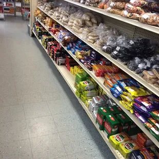 Yerba mate, alfajores, biscochos, dulce de batata, dulce de leche, budines, pepas, Maza para tartas, empanadas, etc etc.