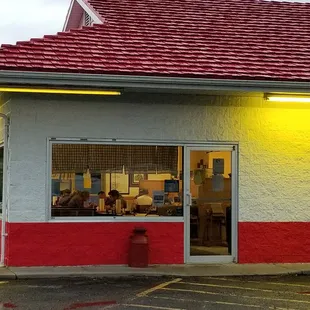 the outside of the restaurant