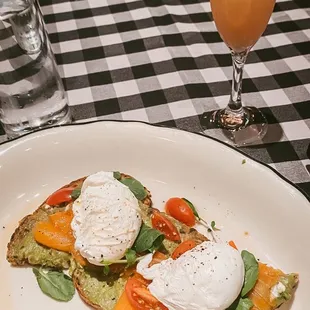 Avocado Toast w/ Salmon