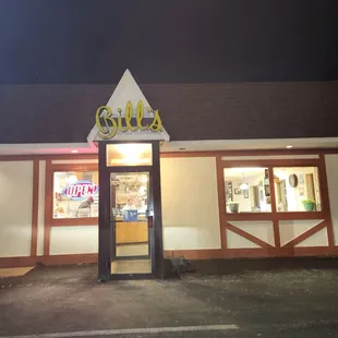 The front entrance of Bill&apos;s at night.