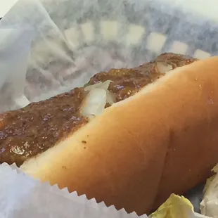 Chili hot dog