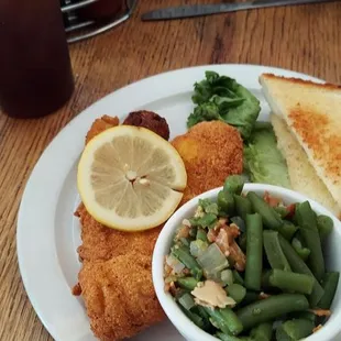 Fried catfish and delicious green beans.