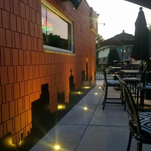 the outside of the restaurant