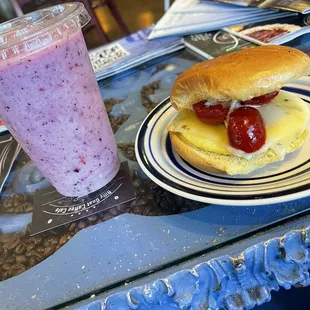 Berry smoothie and pepper sandwich.