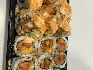 Raku Sushi & Lounge