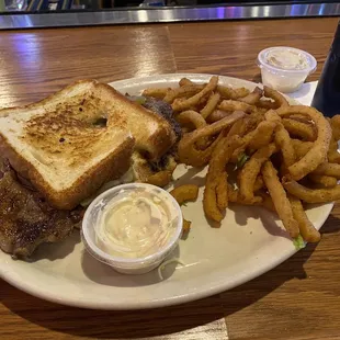 Rib Eye Steak Sandwich &amp; Deep Fried Onions