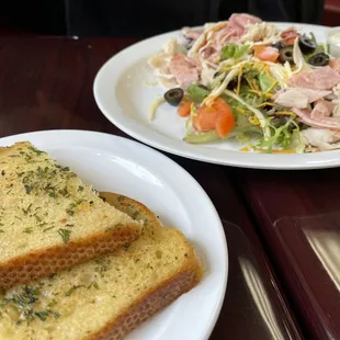 1/2 a Chef&apos;s Salad comes with garlic toast