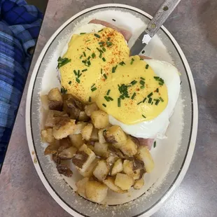 Eggs Benedict home fries (special)