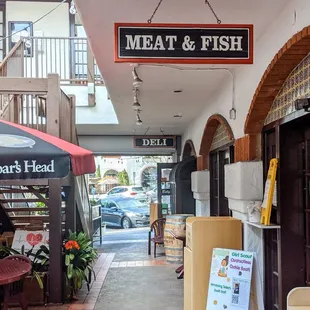 the outside of a restaurant