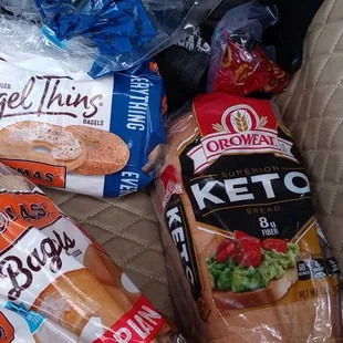 bread, ketchup and ketchup