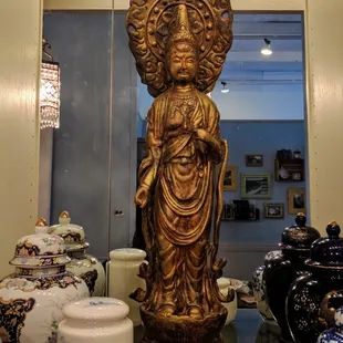 a statue of a buddha