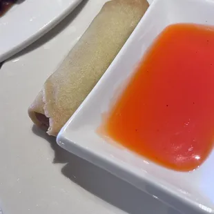 Eggroll with sauce
