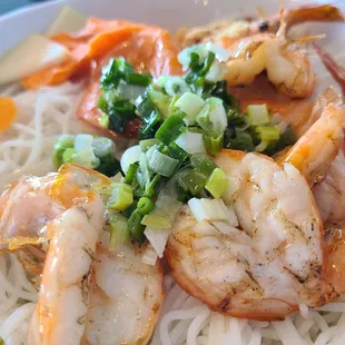 a plate of shrimp and noodles