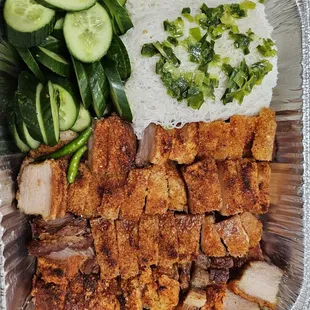 Large portion of delicious Heo Quay/Roasted Pork Belly with Banh Hoi! delicious fish sauce was included :3