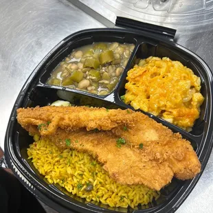 Fried fish with mac &amp; cheese, and lima beans with okra.