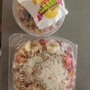 Mini on the top, medium on the bottom