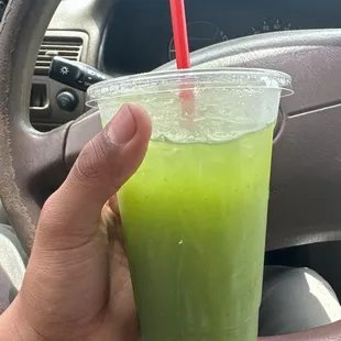 Agua de pepino y limón