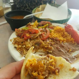 huevos con papas rajadas